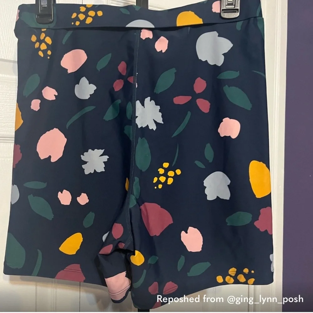 NWT Honeymark Spicy Shorts in Colorway “Evergreen” Size Small